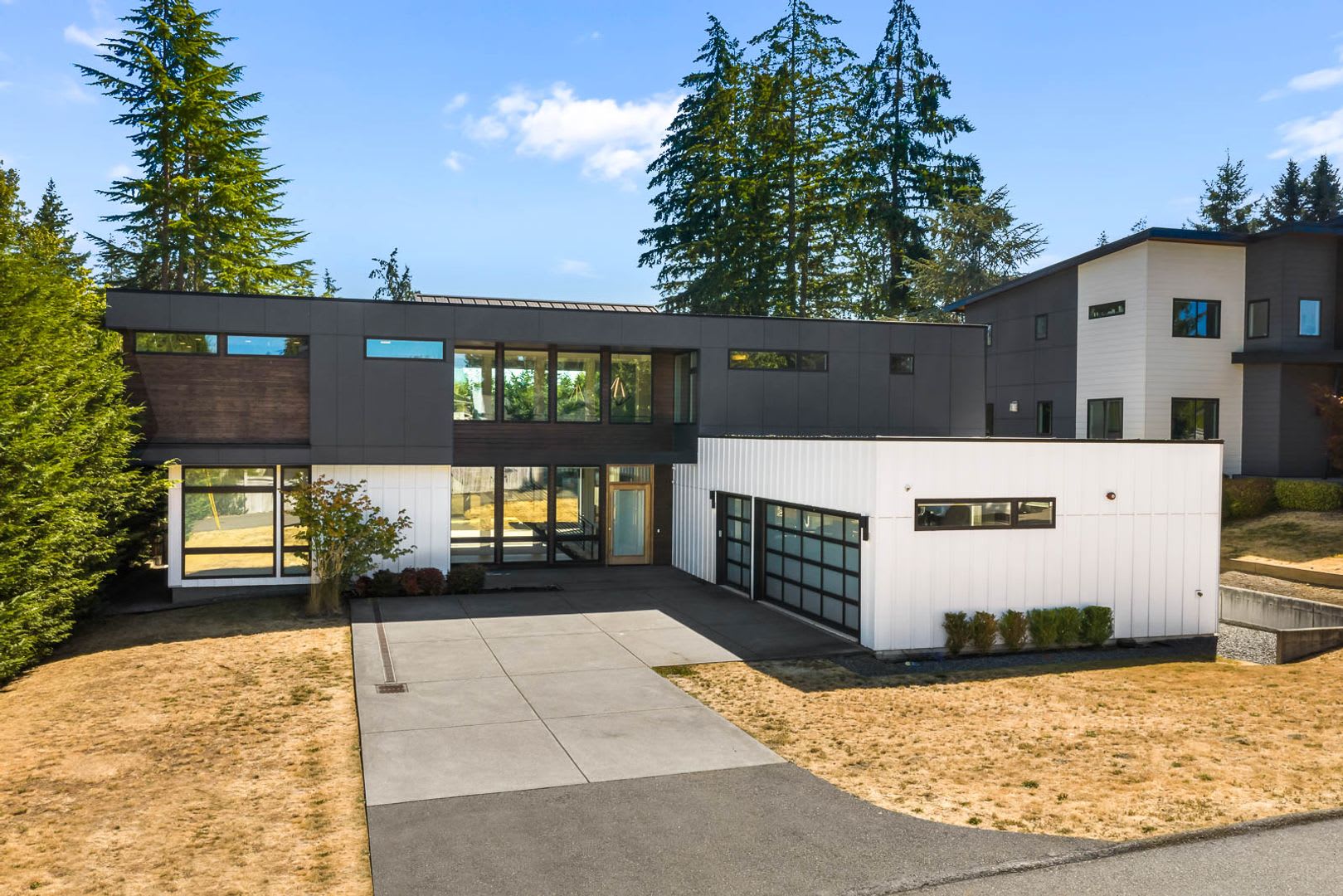 Luxury Bellevue Retreat with 6 Bedrooms, Chef’s Kitchen & Private Deck – photo 1