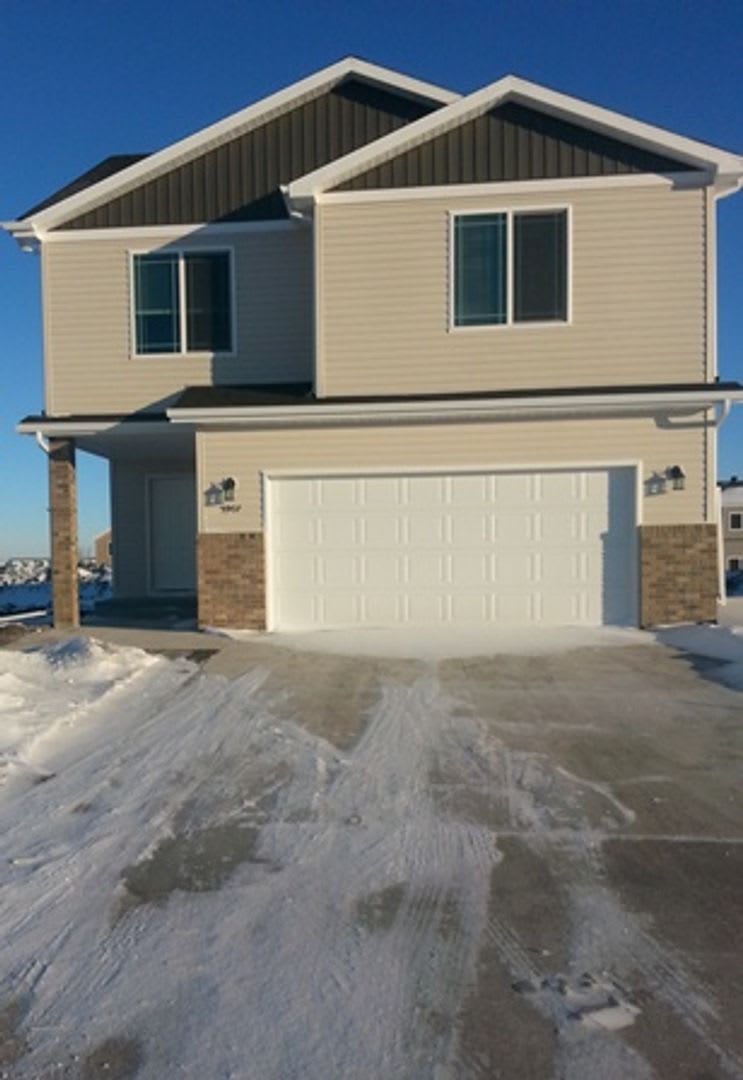 3 Bed 3 Bath Single Family Home – photo 3