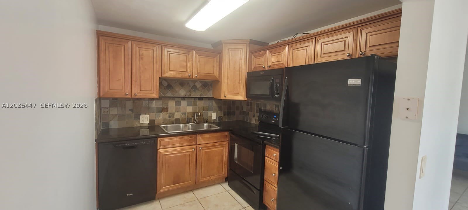 320 Fanshaw H – photo 2
