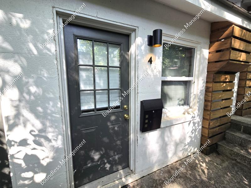 712 Highland Ave NE – photo 2