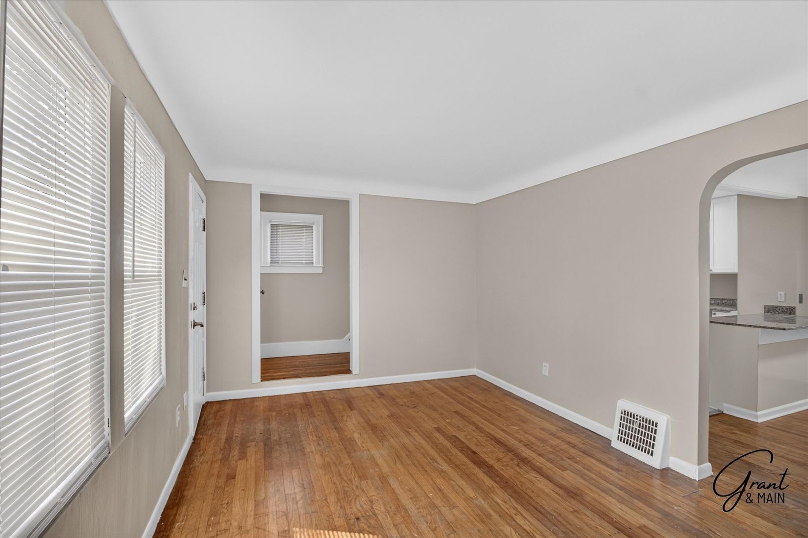 1350 3 Bedrooms – photo 5