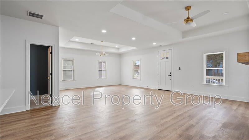 1072 Bruce Street – photo 5