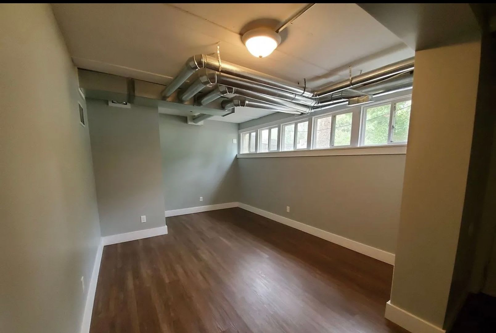 Spacious 6BR/3BA Home – Walk to IU Campus! – photo 3