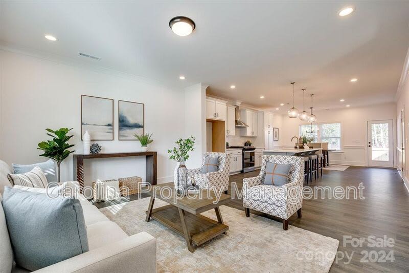 1241 Eastway Dr – photo 2