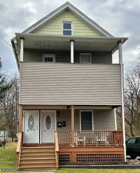 81 Railroad Ave – photo 1