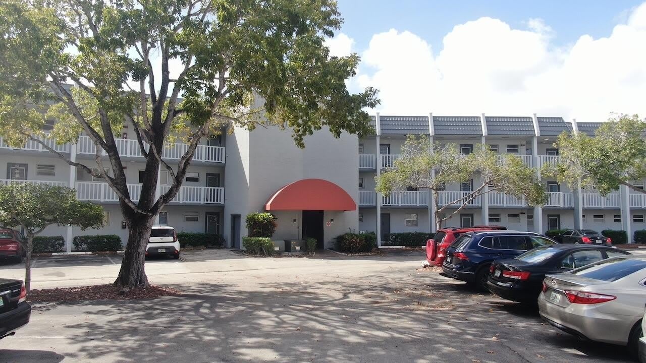 6570 Royal Palm Boulevard – photo 2