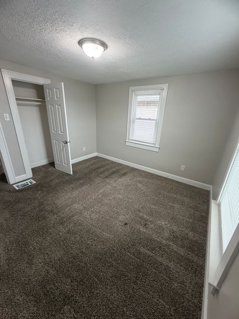 Three Bedroom Duplex Located near Raymond Street and East Street – photo 5