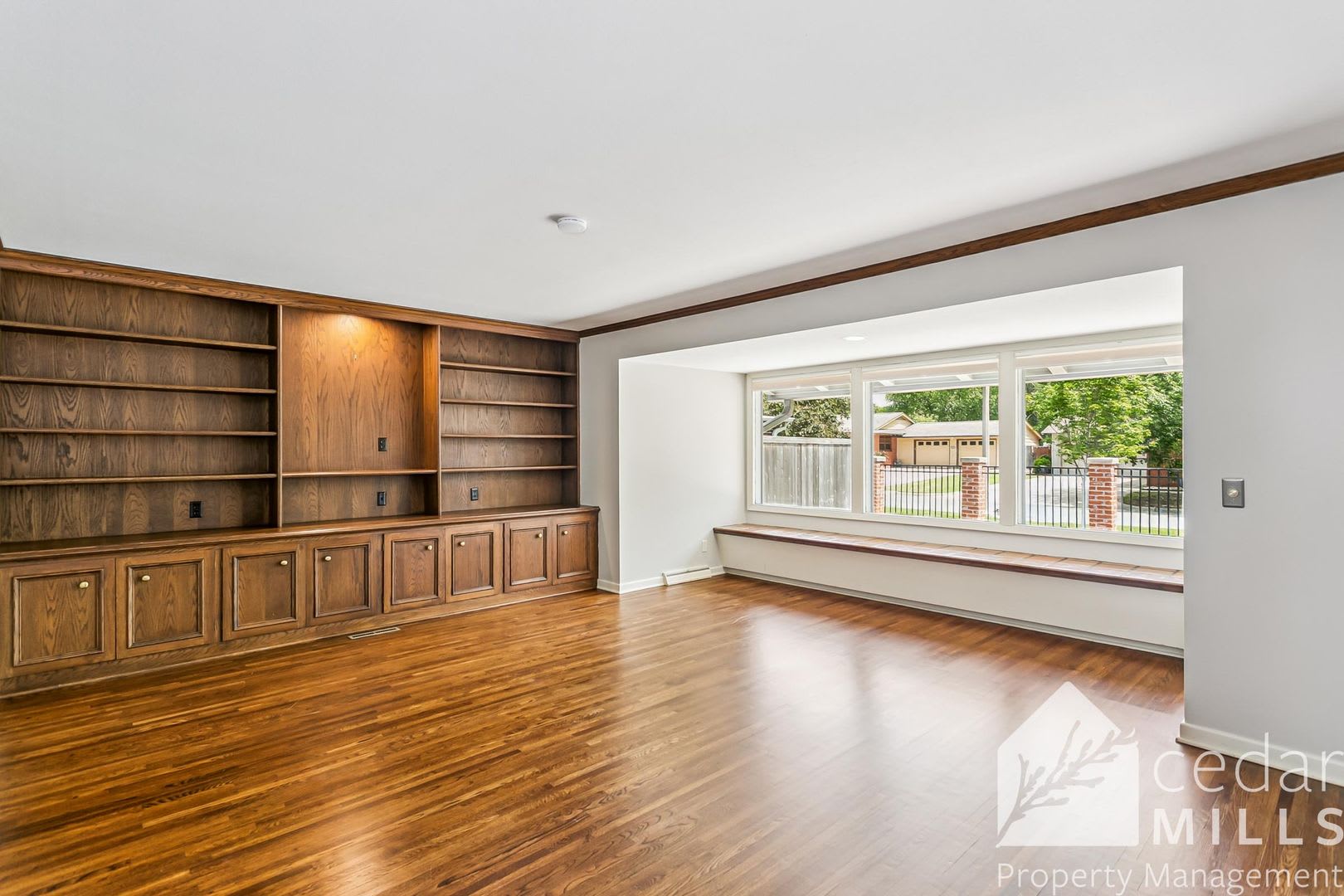 Mid Century Modern Gem in the Heart of The Village MOVE IN SPECIAL – photo 4