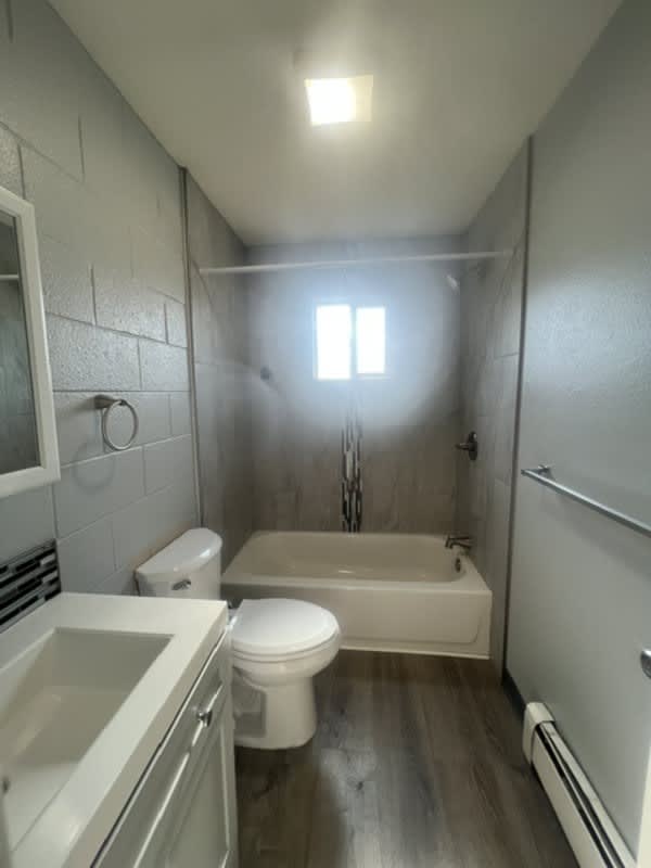 2229 Collyer Street – photo 5