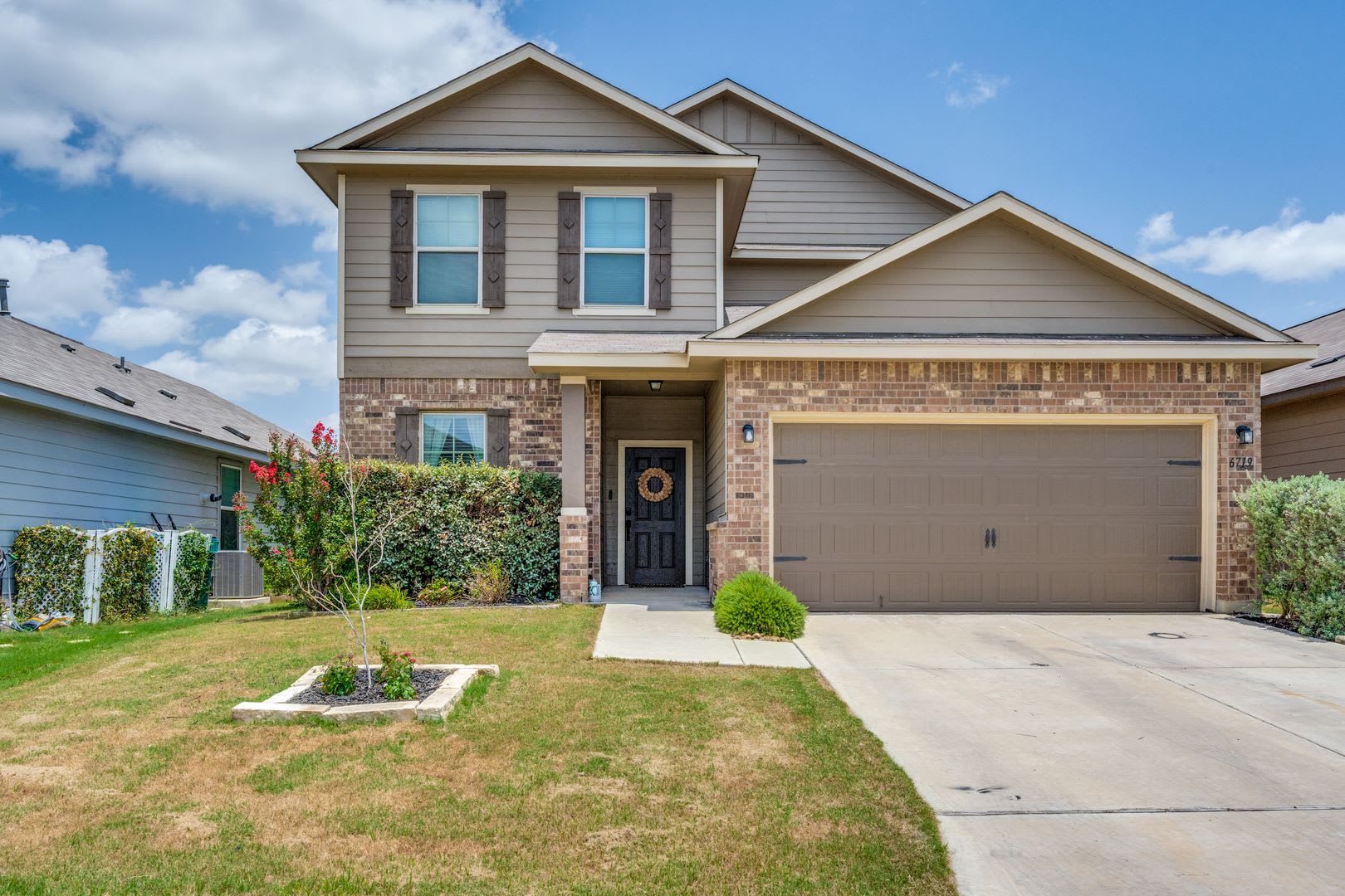 BEAUTIFUL 4-BEDROOM HOME IN NORTHEAST CROSSING – photo 3