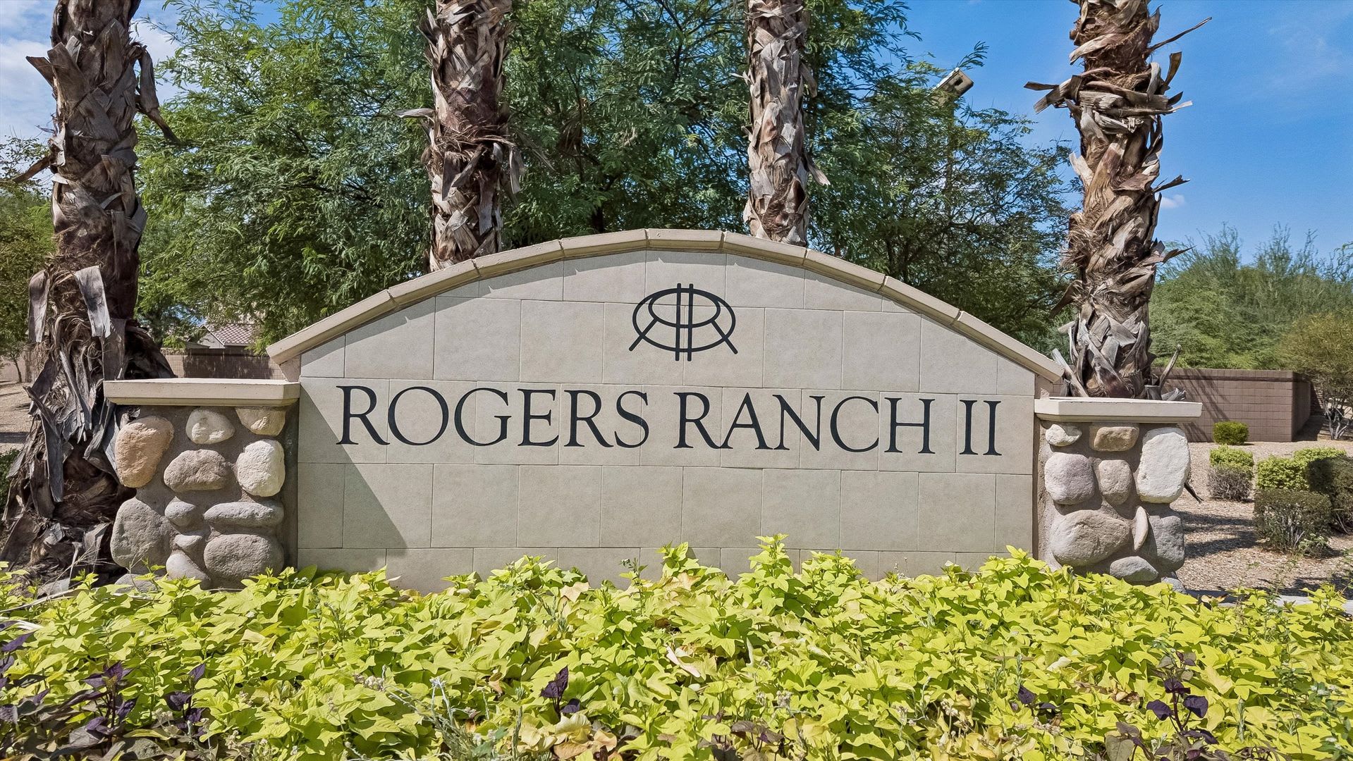Great 3 Bedroom Split Floor Plan In Rogers Ranch 2 Car Garage Tile Except In Bedrooms All Appliances With Pantry Island And Good Storage Available Now – photo 5