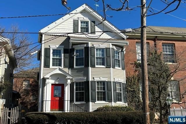 11 Montague Place – photo 1
