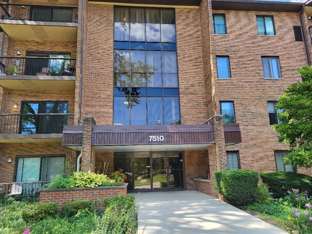 7510 FARMINGDALE Drive – photo 1