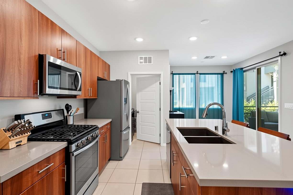 11237 Rainbow Peak Ave Unit 105 – photo 3