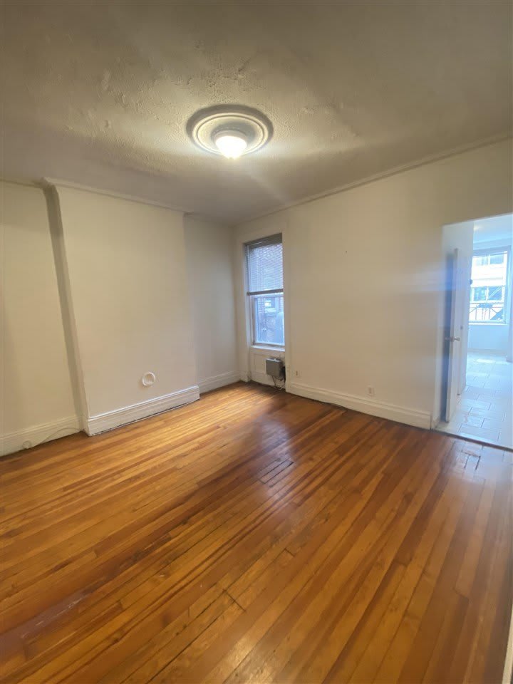 112 14TH ST – photo 3