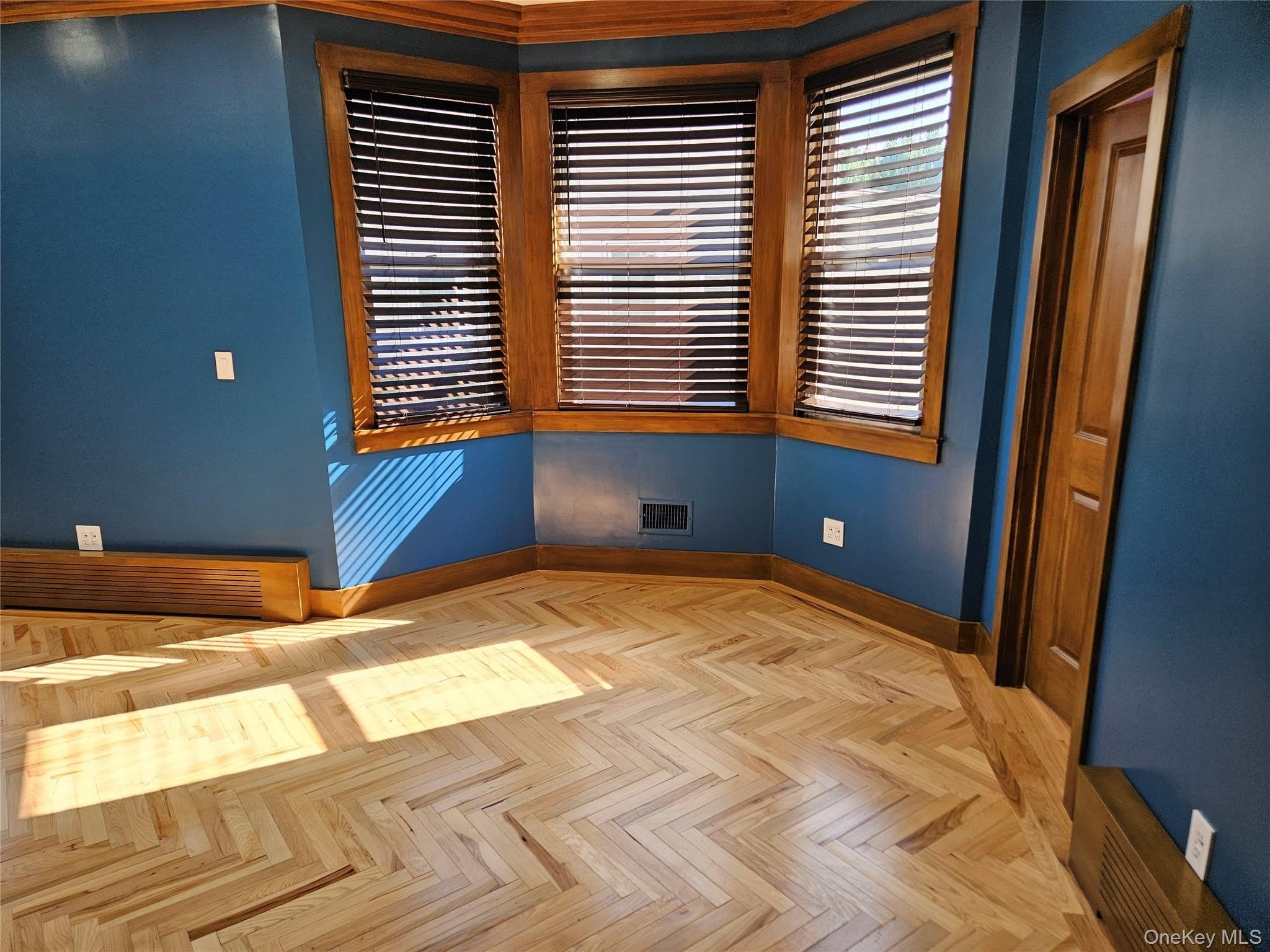 94 Briggs Avenue – photo 4