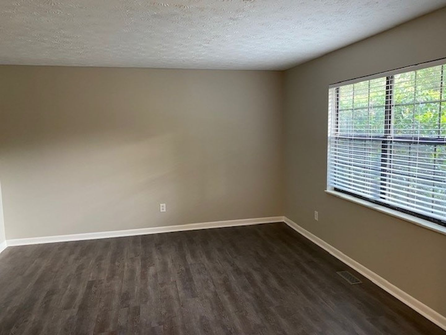 Gorgeous 3 Bedroom 2 5 Bath Home In Farragut School District – photo 4