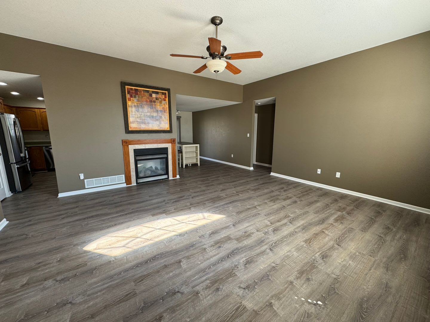 3 Bedroom Home Available W Fenced Yard – photo 3