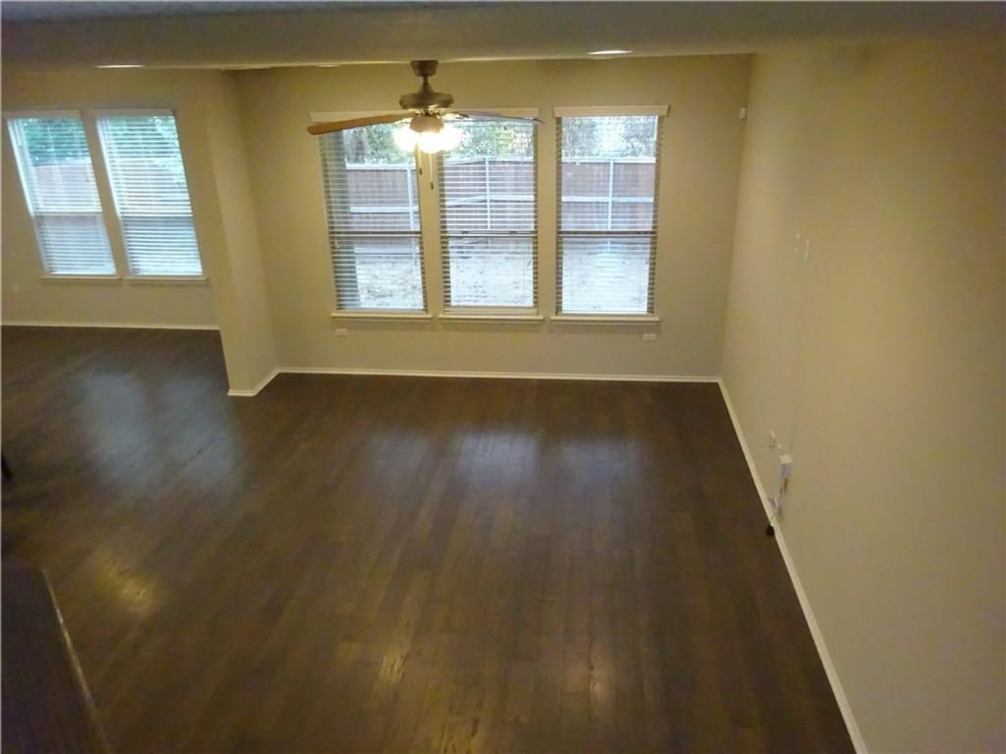Large Three Bedroom Home Near Mary Moore Searight Park – photo 3