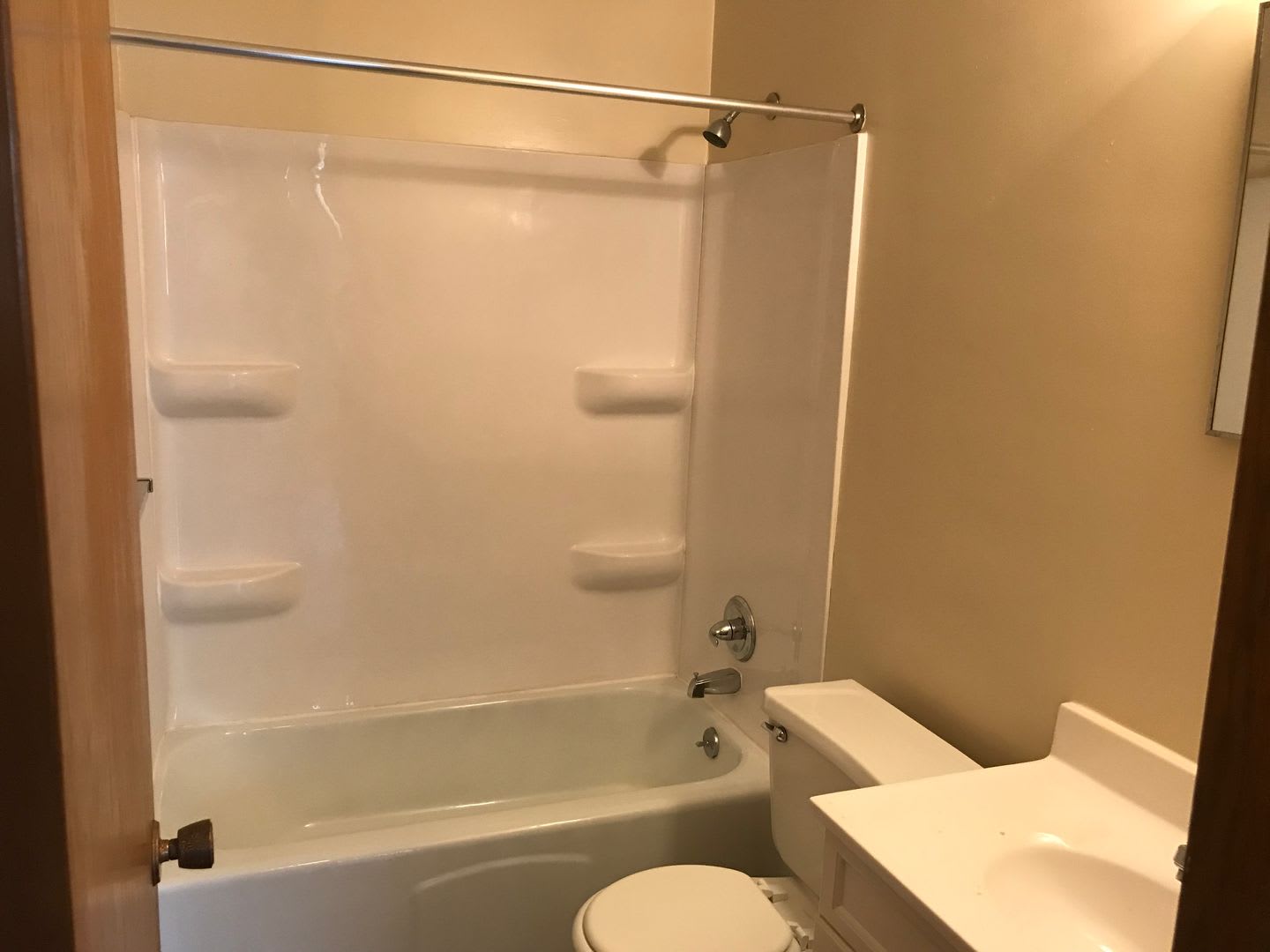 Forestview 1 Bedroom Lower Unit – photo 2