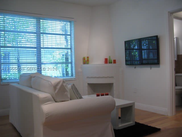 1525 Meridian Ave – photo 4