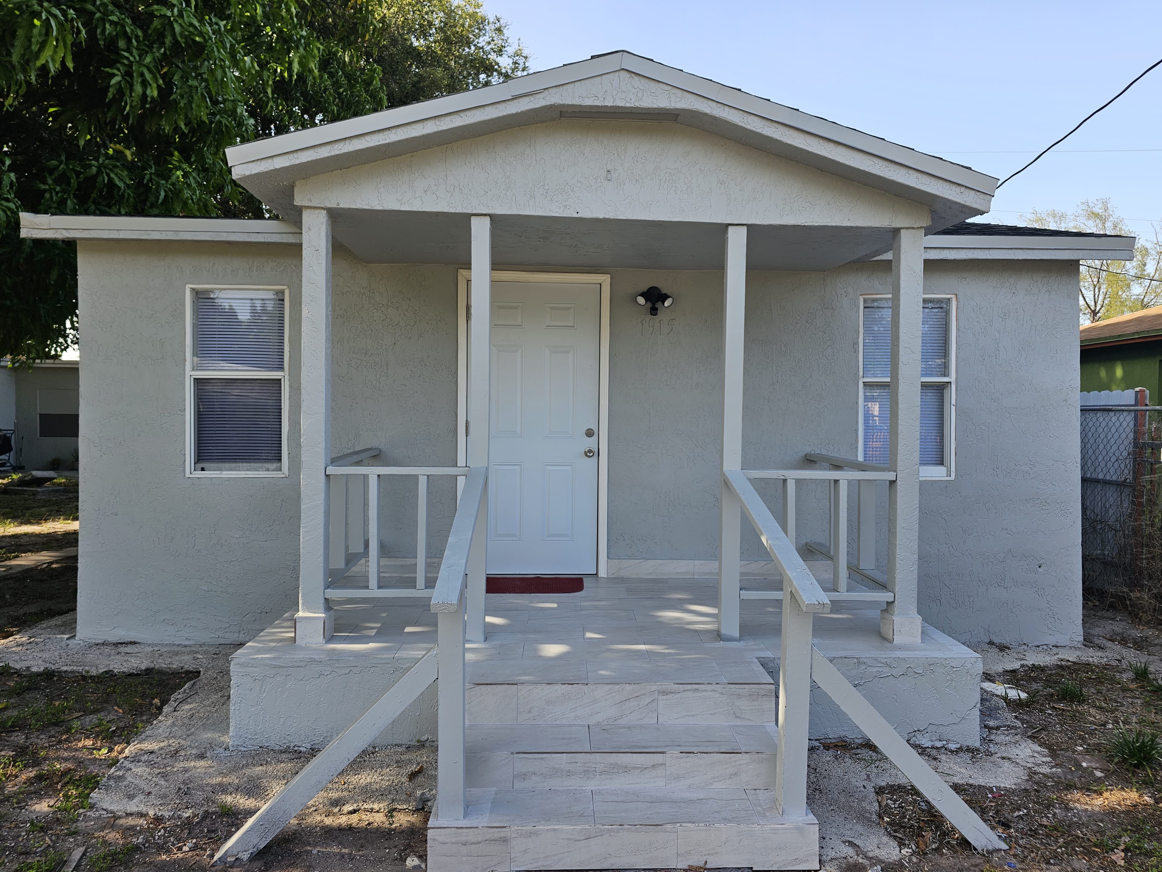 1915 Nw 82Nd St – photo 2