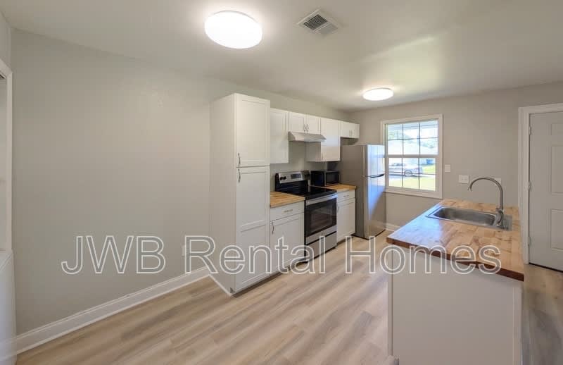 7815 Jasper Avenue – photo 2