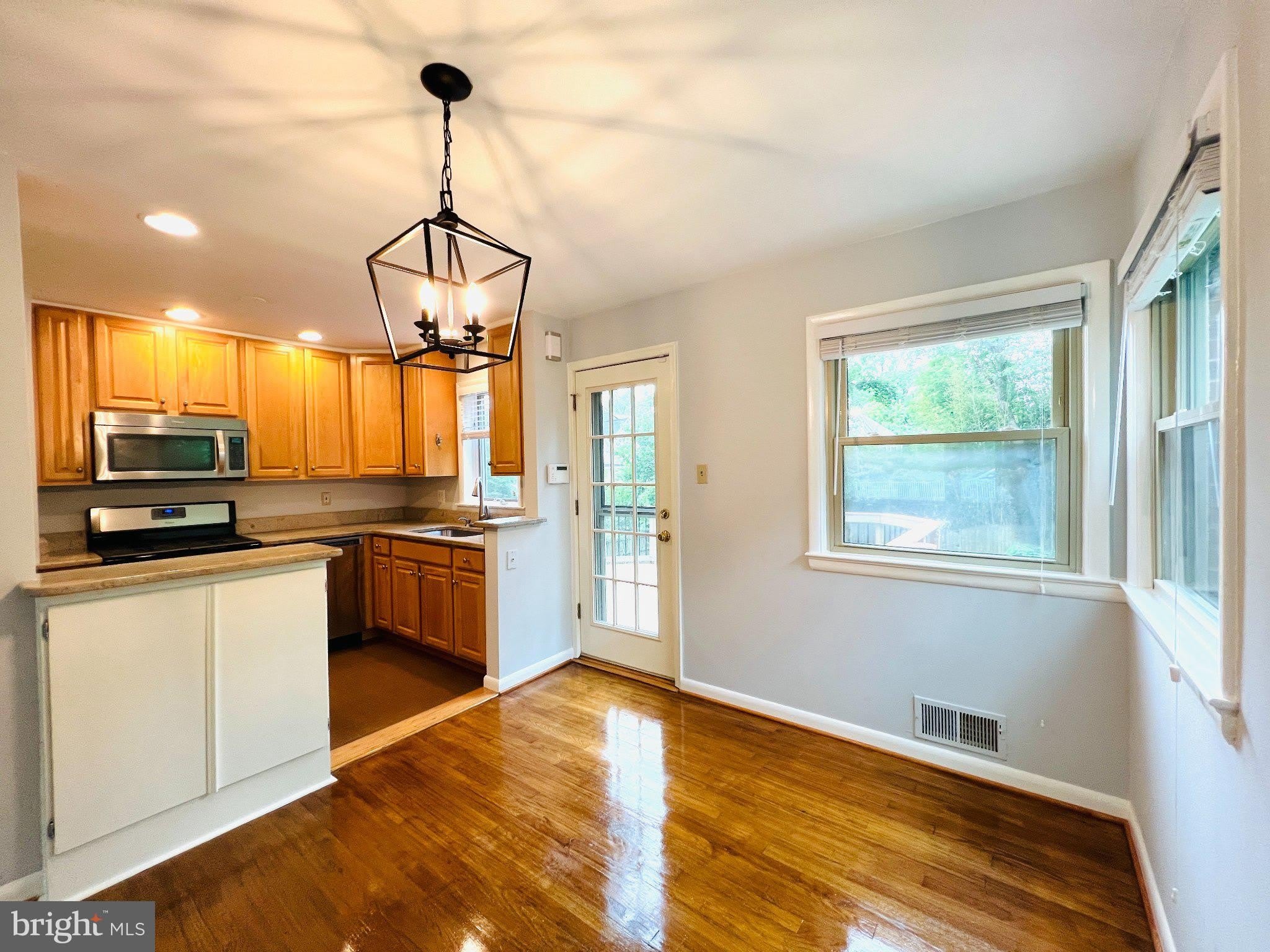 2220 Primrose Drive – photo 4