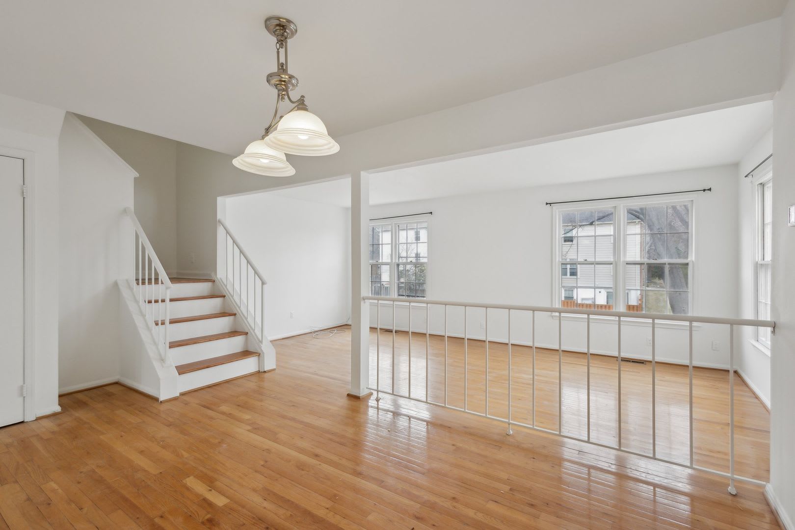 Charming & Updated Townhome in Prime Fairfax Location! – photo 4