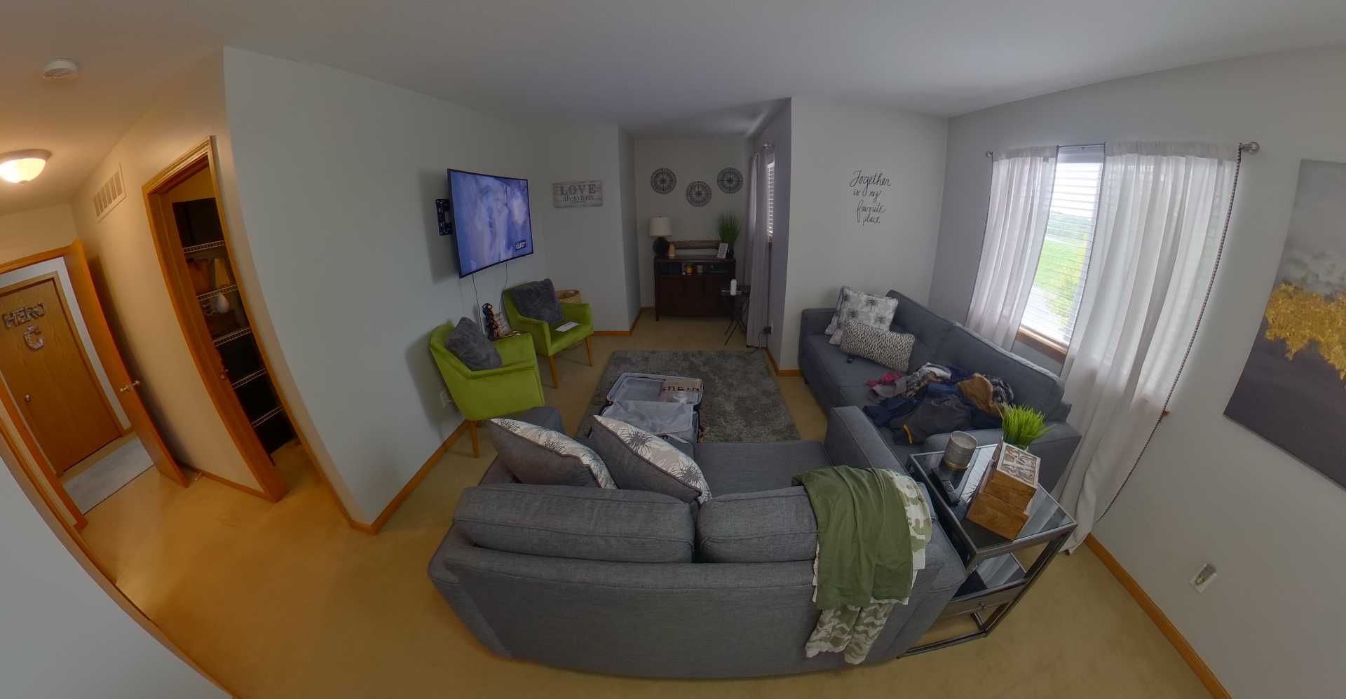 3D Tour Available Gorgeous Townhome Off Of Scenic Drive 2 Car Garage Washer Dryer Included Available December 3Rd – photo 3