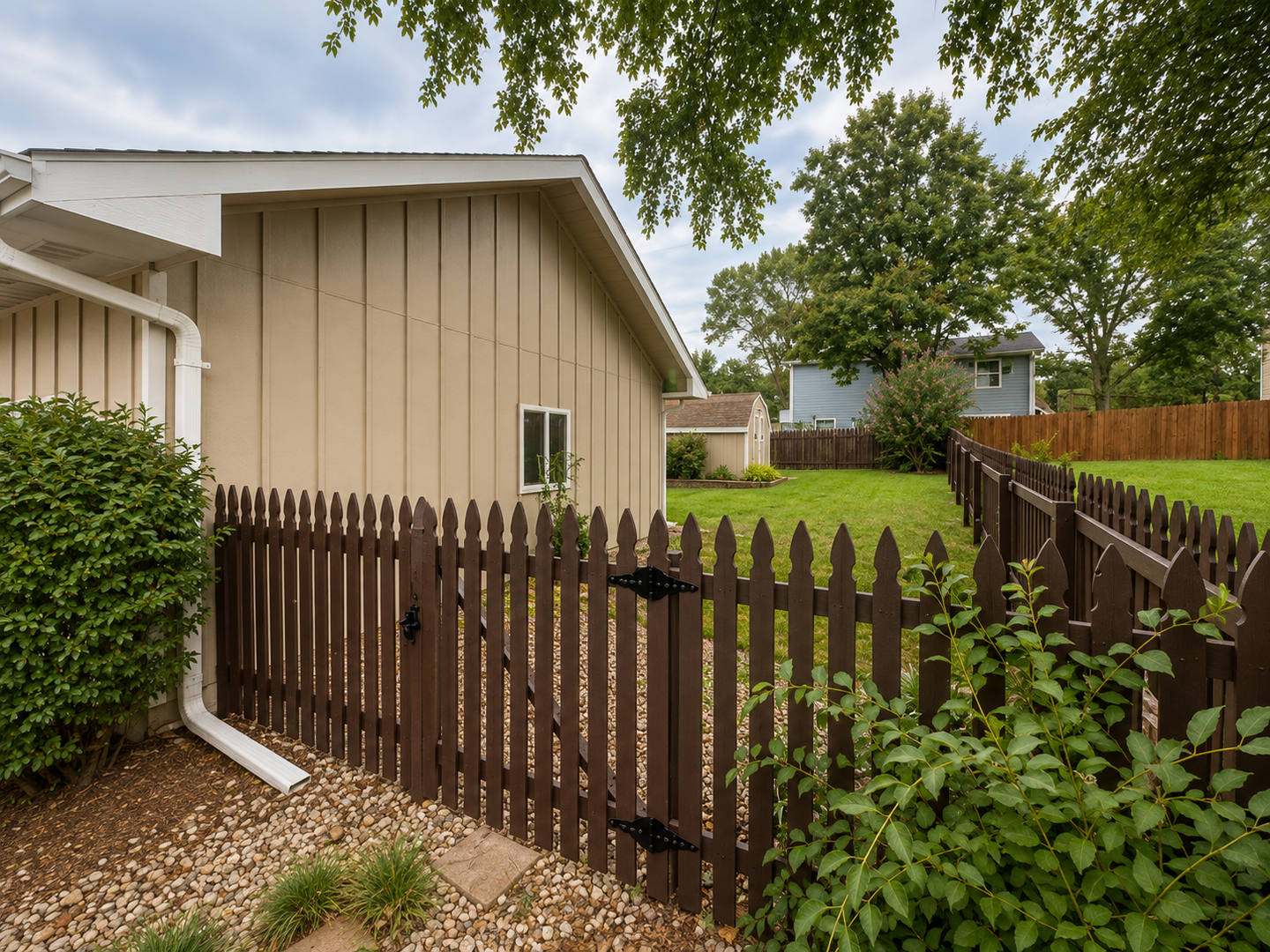 Spacious 4-Bedroom, 3-Bath Home with Huge Garage & Built-In Storm Shelter! – photo 2