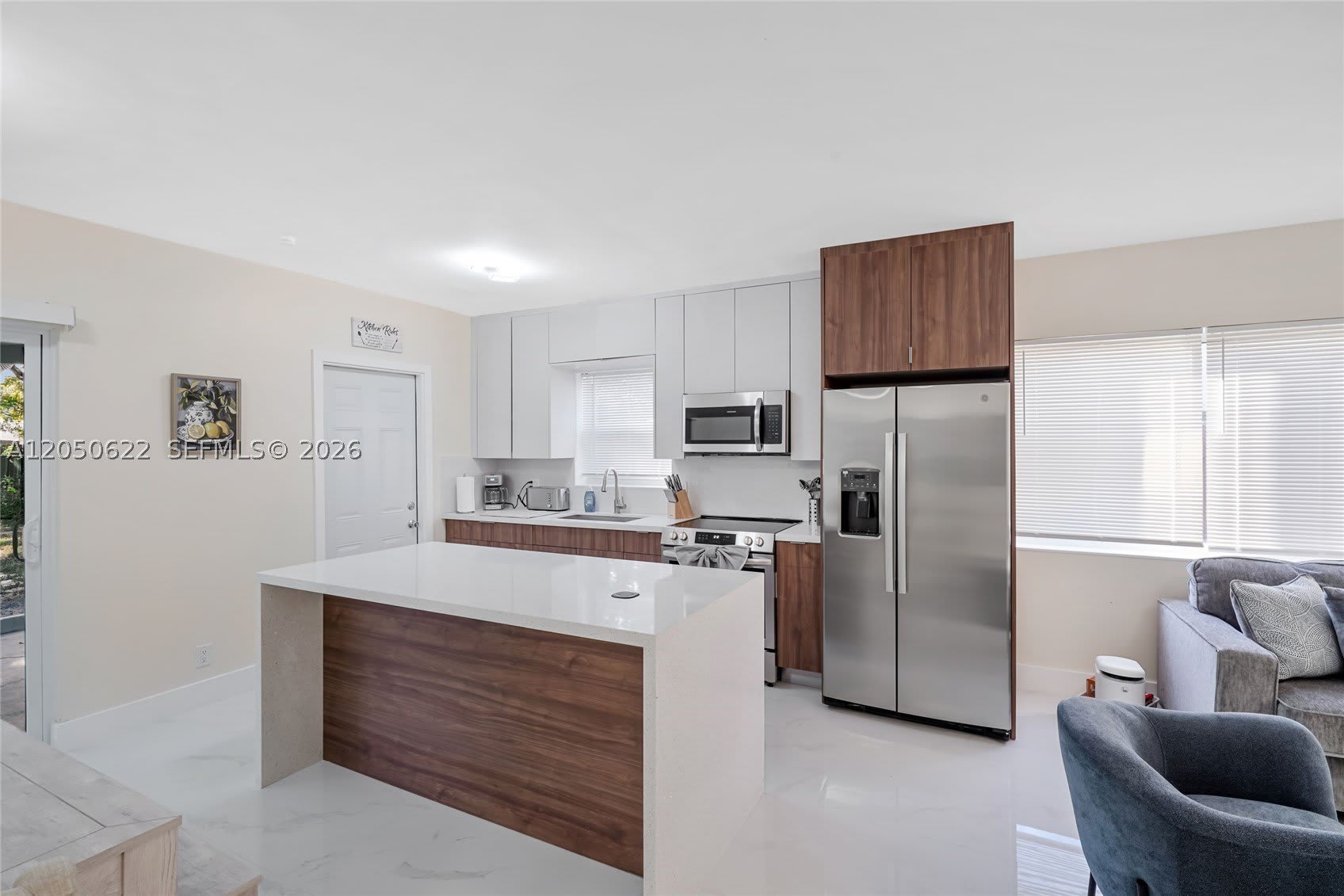 1021 NE 3rd Ave – photo 2