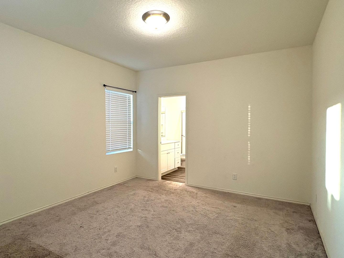 Modern 3-Bedroom Home with Washer & Dryer Included! – photo 5