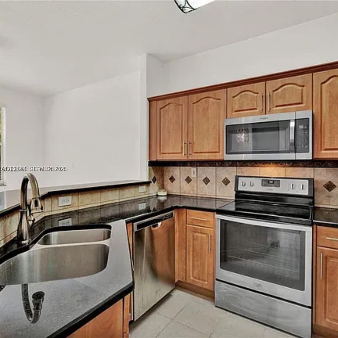 10902 NW 79th Street 10902, Doral, FL 33178 – photo 1