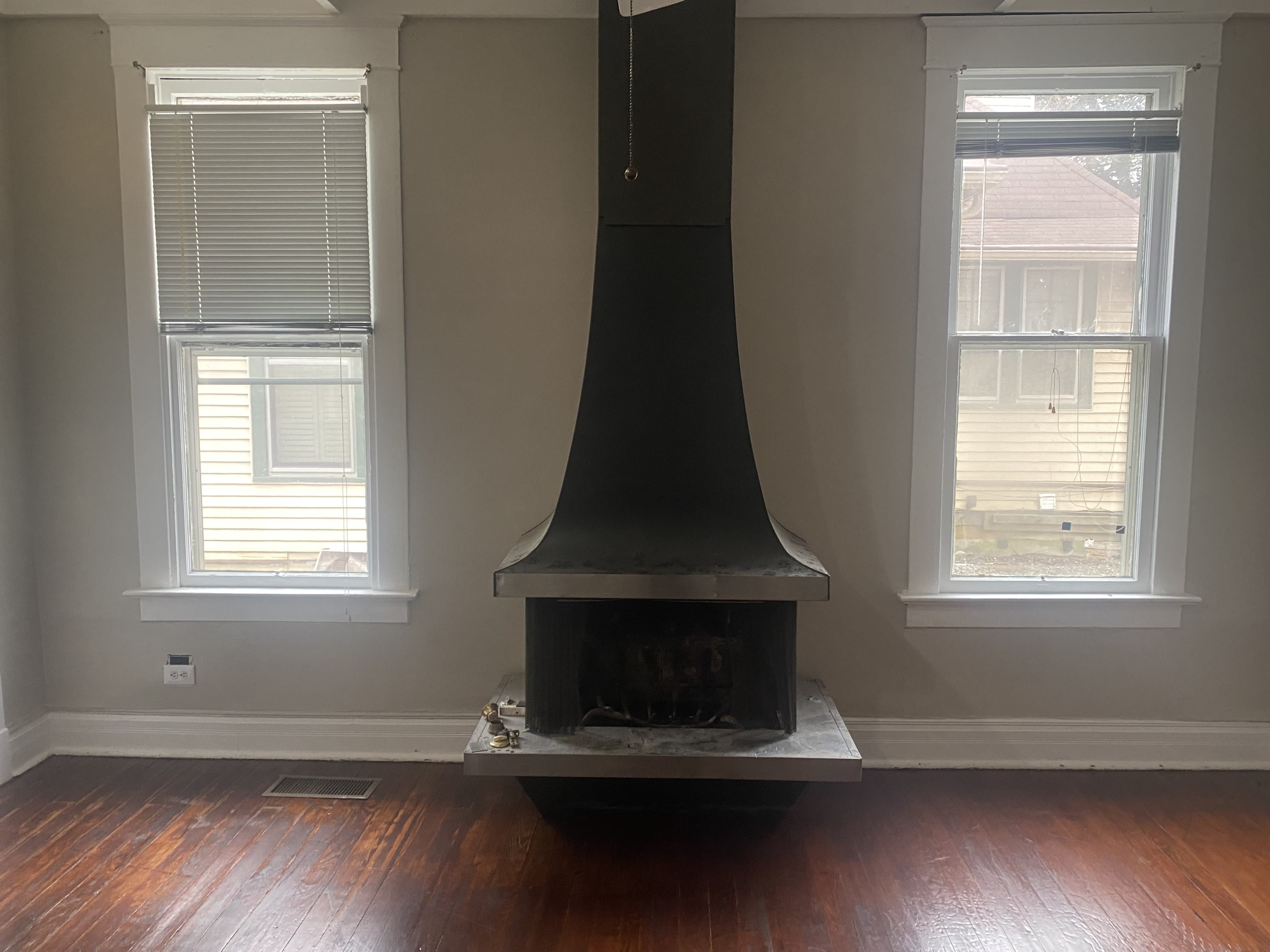 2096 Court Ave – photo 2