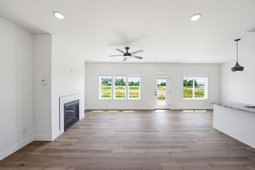 475 E River Ln – photo 1