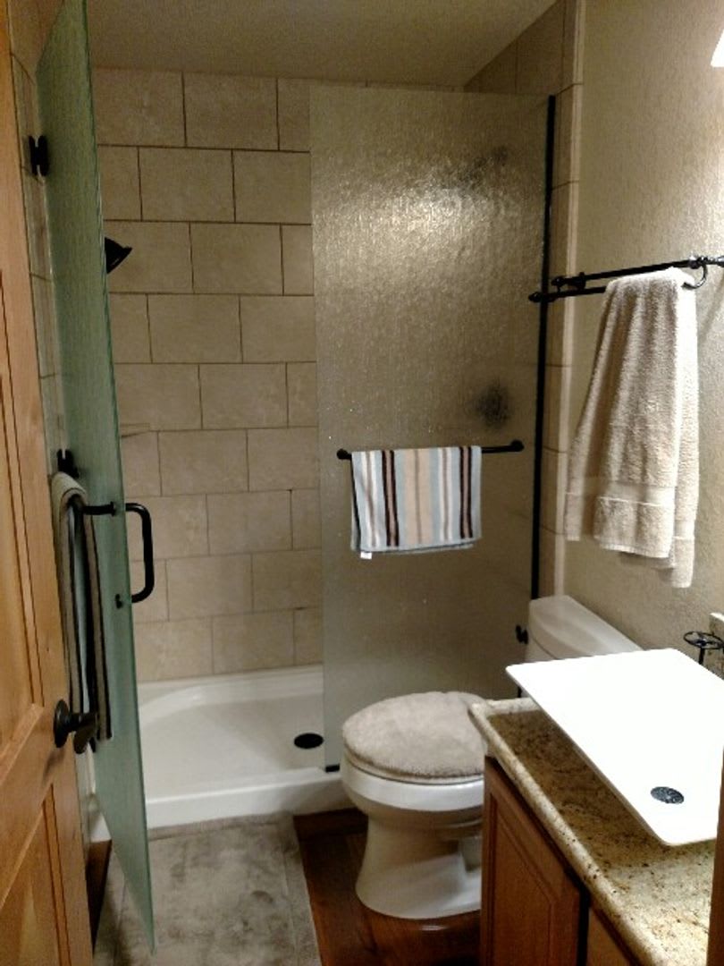 1 Bedroom Centrally Located Seasonal Rental – photo 5