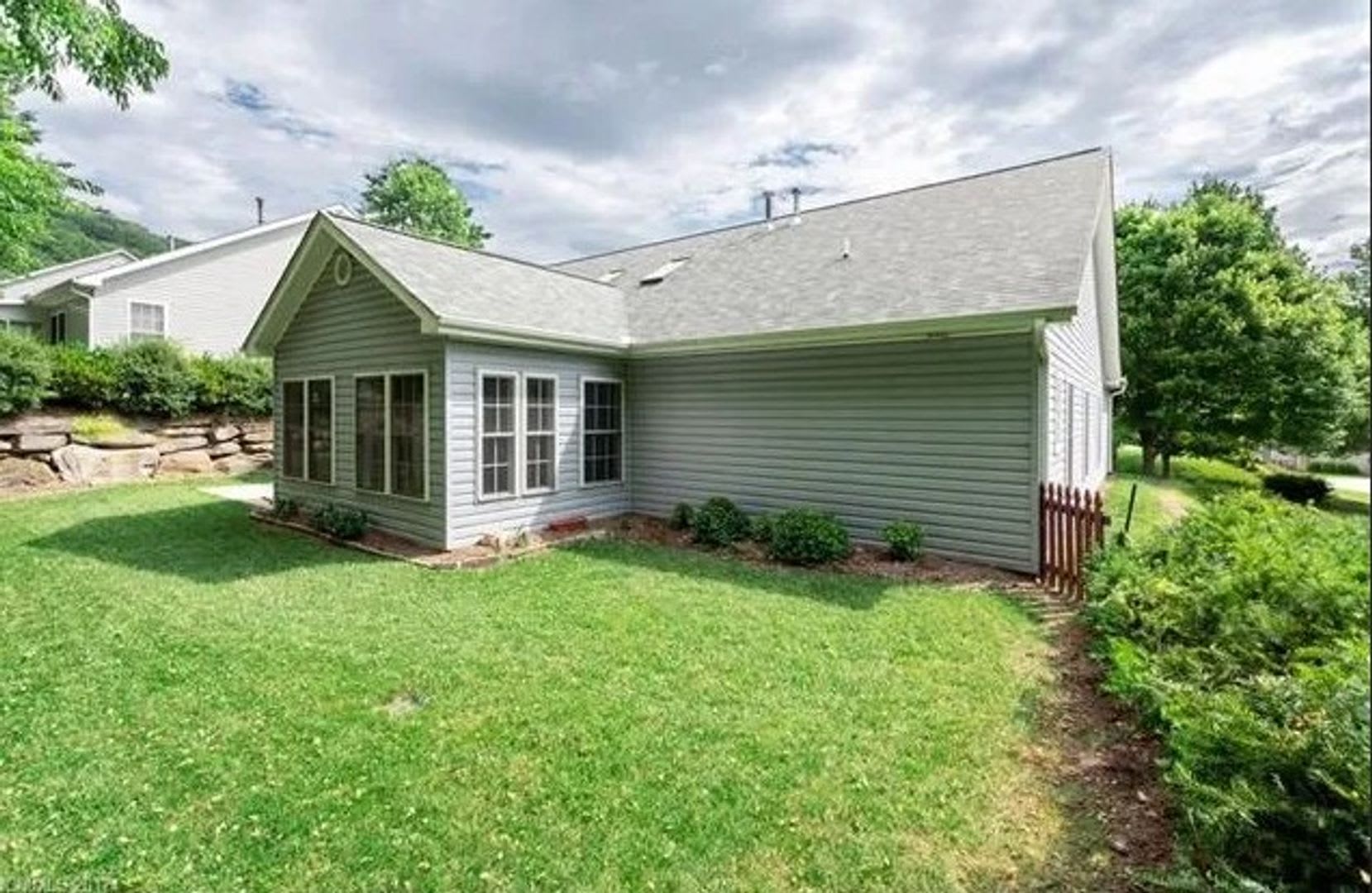 Spacious home in quiet East Asheville neighborhood – photo 3