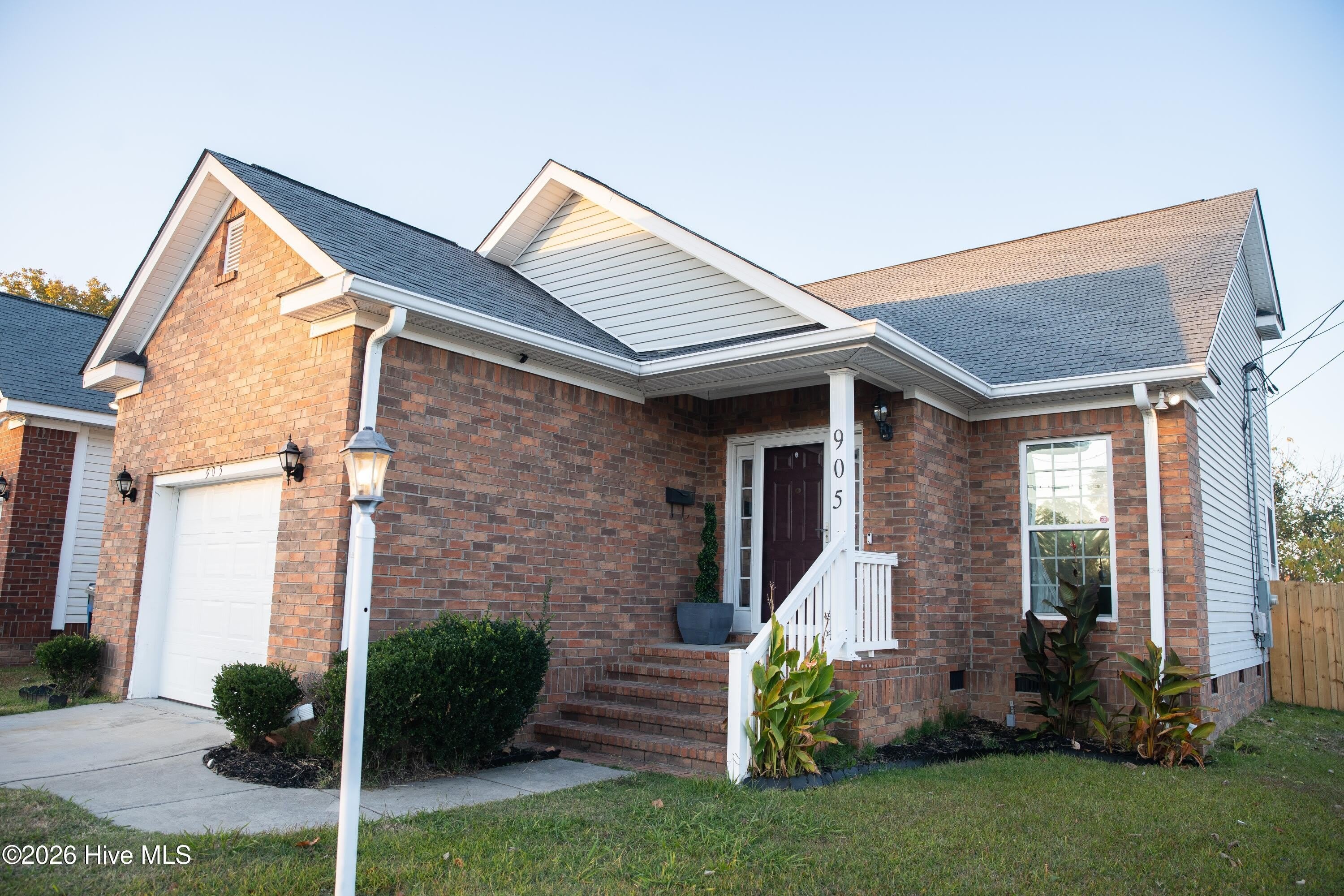 905 Hopkins Street – photo 2