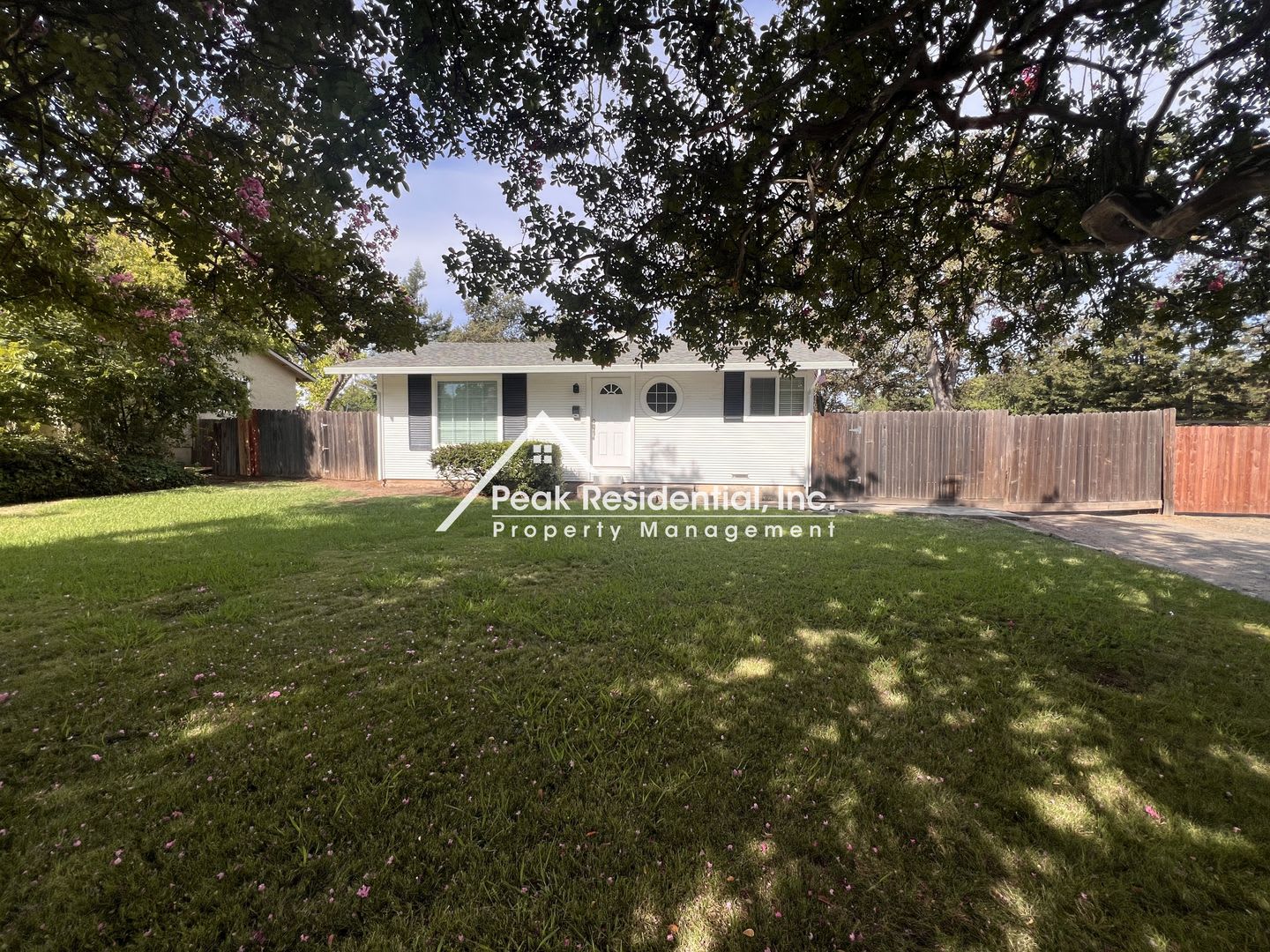 Wonderful 2bd/1.5ba Citrus Heights Home With Large Shop Space! – photo 2