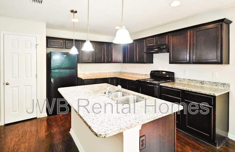 4650 Lenox Ave – photo 2