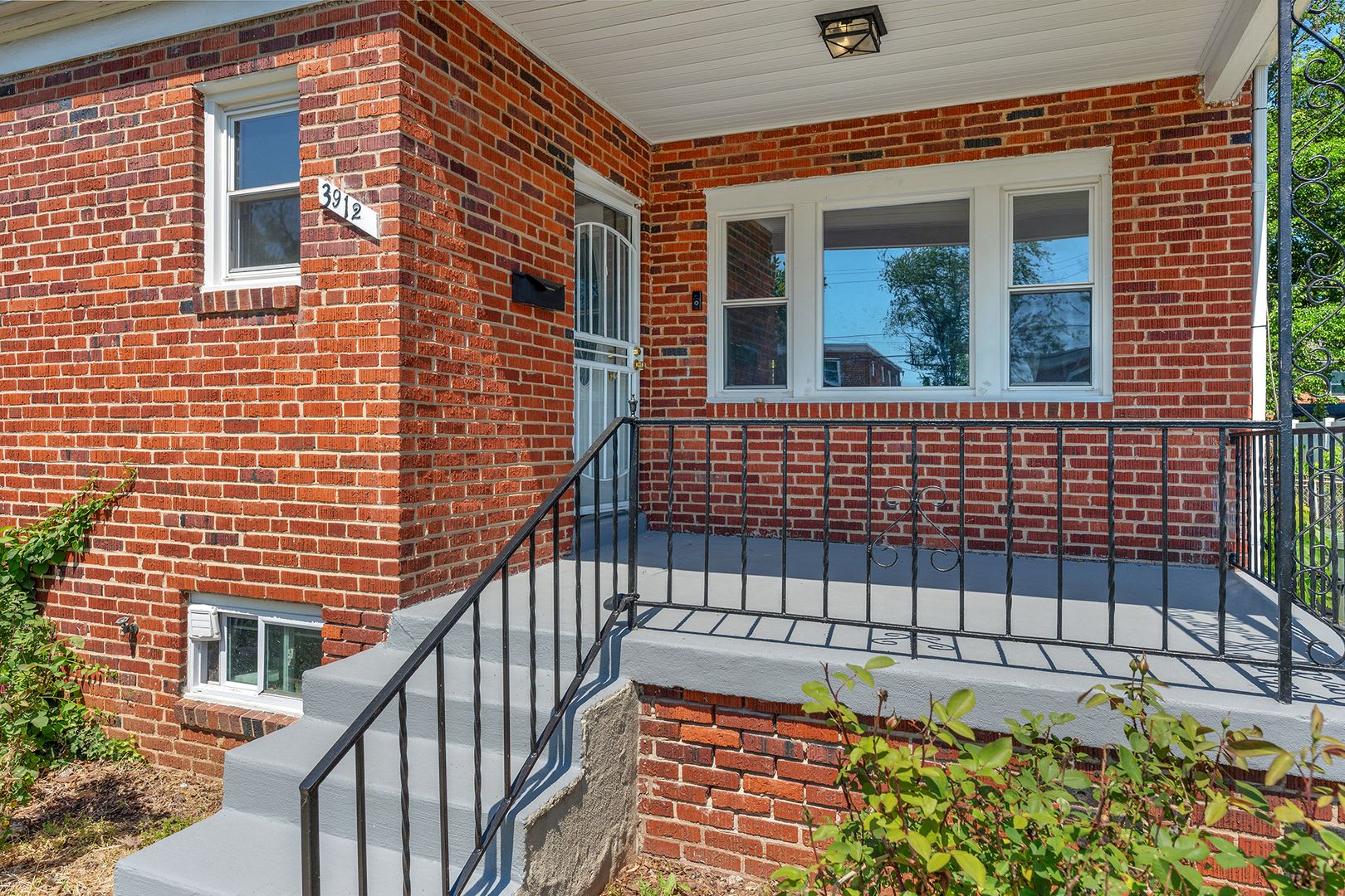 Newly Renovated 3 Bedroom 2 Bathroom. Challenged credit considered. – photo 4