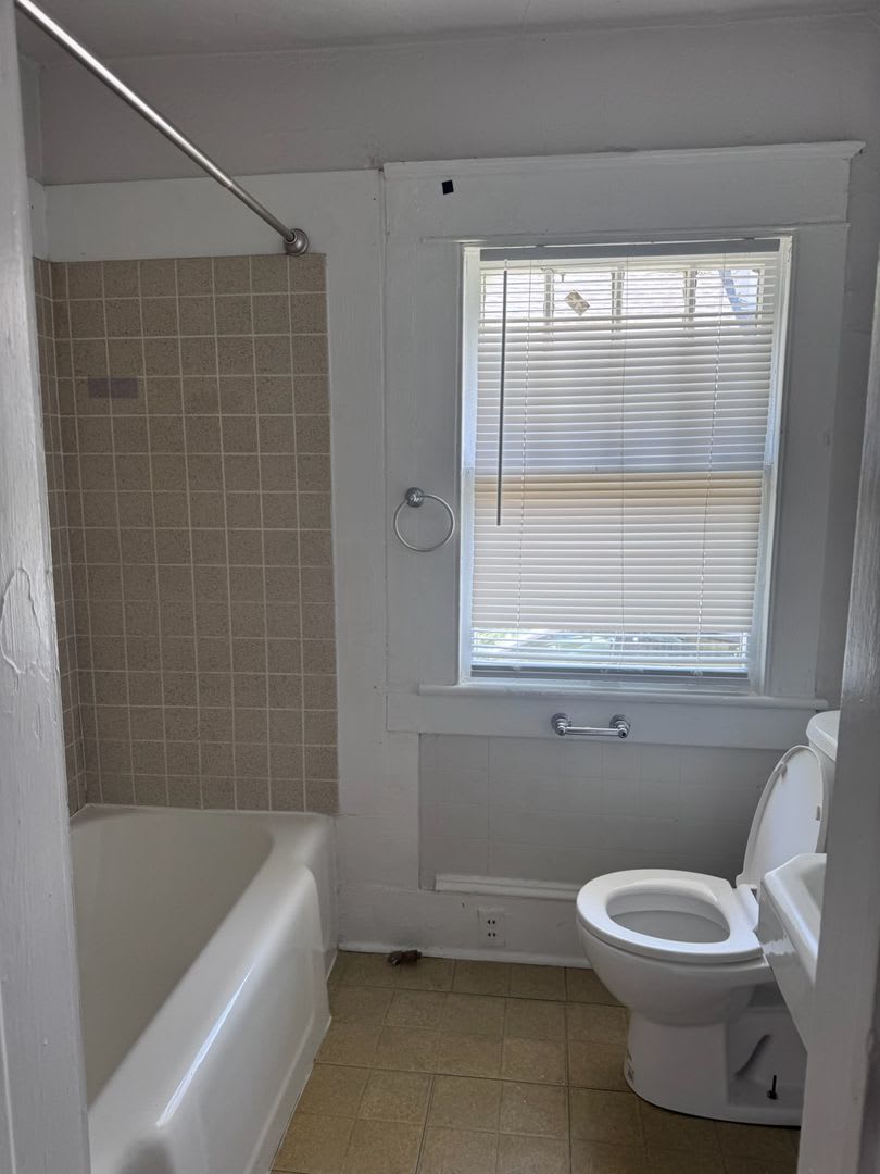 4 bedroom, 3 bath house for rent in the grid – photo 5