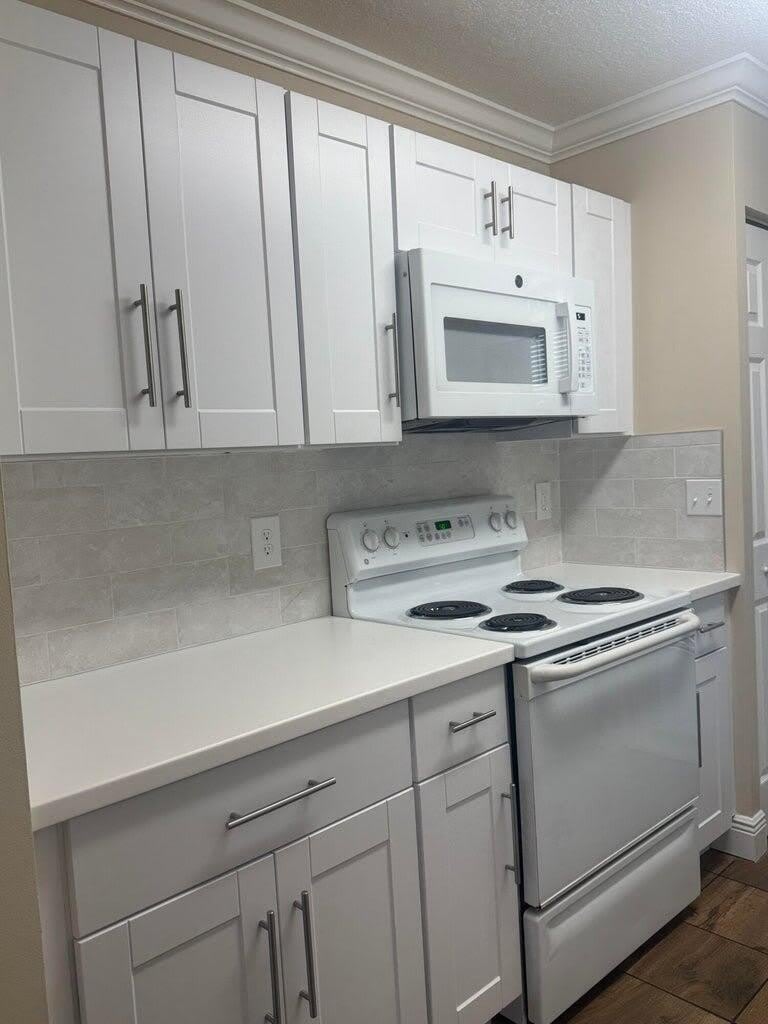 1139 Town Center Drive – photo 2