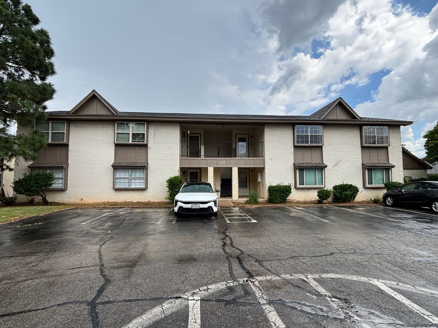 3-bedroom, 2-bathroom condo in Norman with central heat and air and washer and dryer provided – photo 1