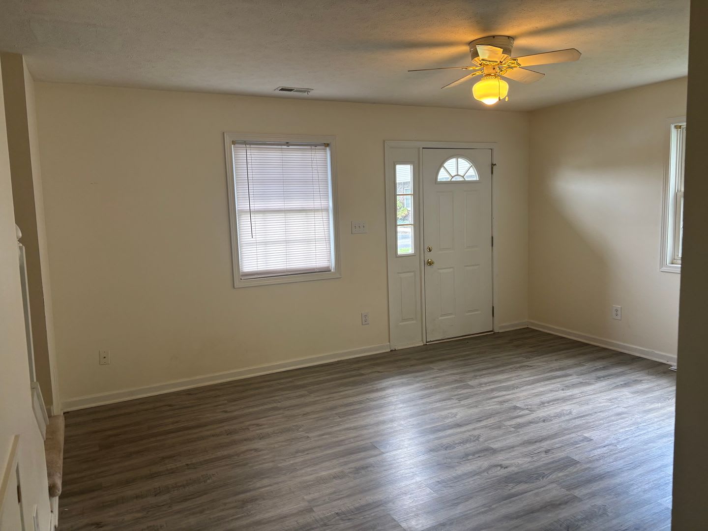 Oaklawn Park 3 Bedroom 2 5 Bath Townhome – photo 5