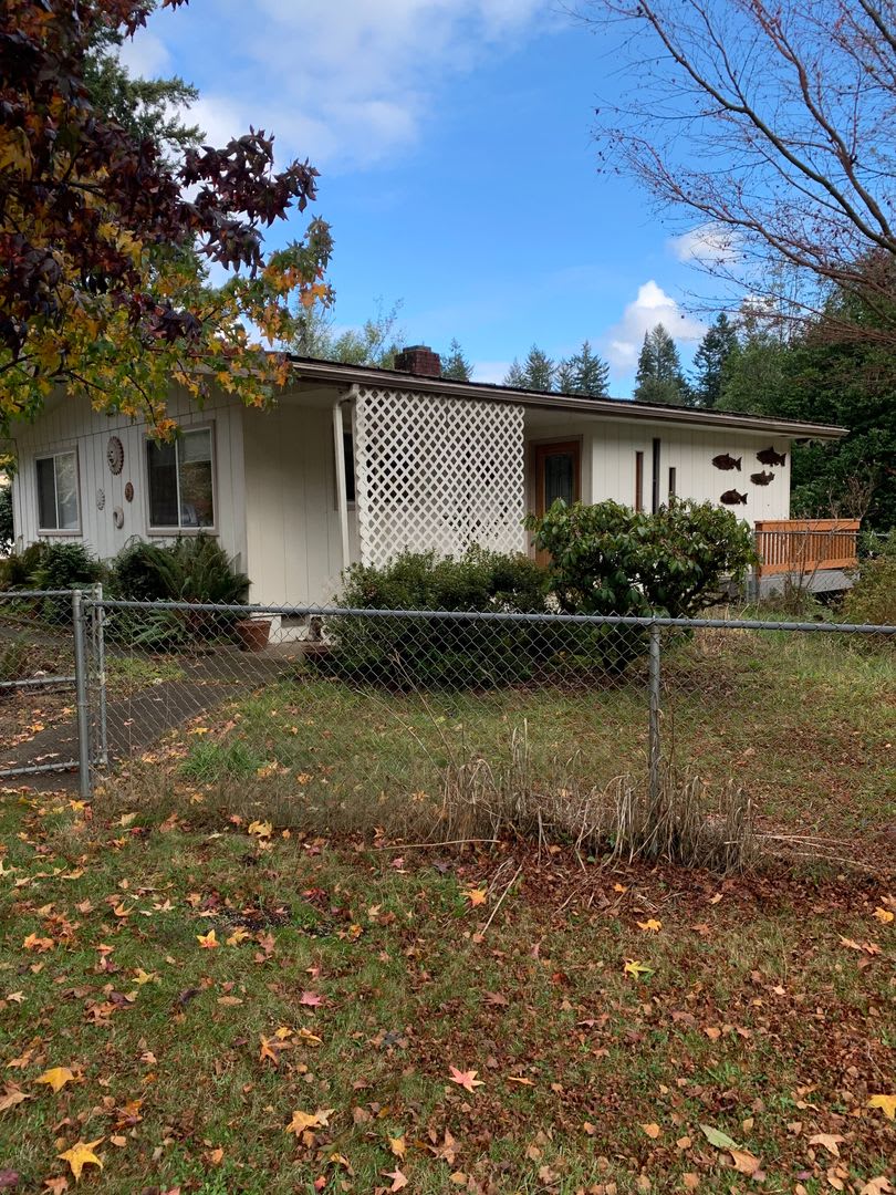 Peaceful Country Living – Beautiful 2 Bed, 2 Bath Home with Large Deck – photo 4