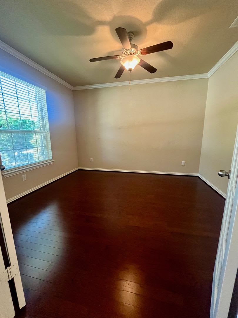 Fabulous 5 Bedroom/4 Full Bath Home w/ Study, GameRoom & Backyard Oasis! Move in Ready! – photo 4
