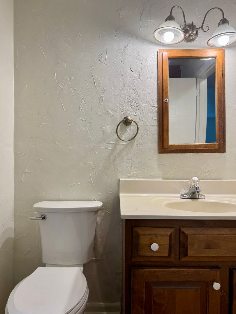 Pet Friendly, 3BR Move in Ready! 921 Weston Street – photo 5