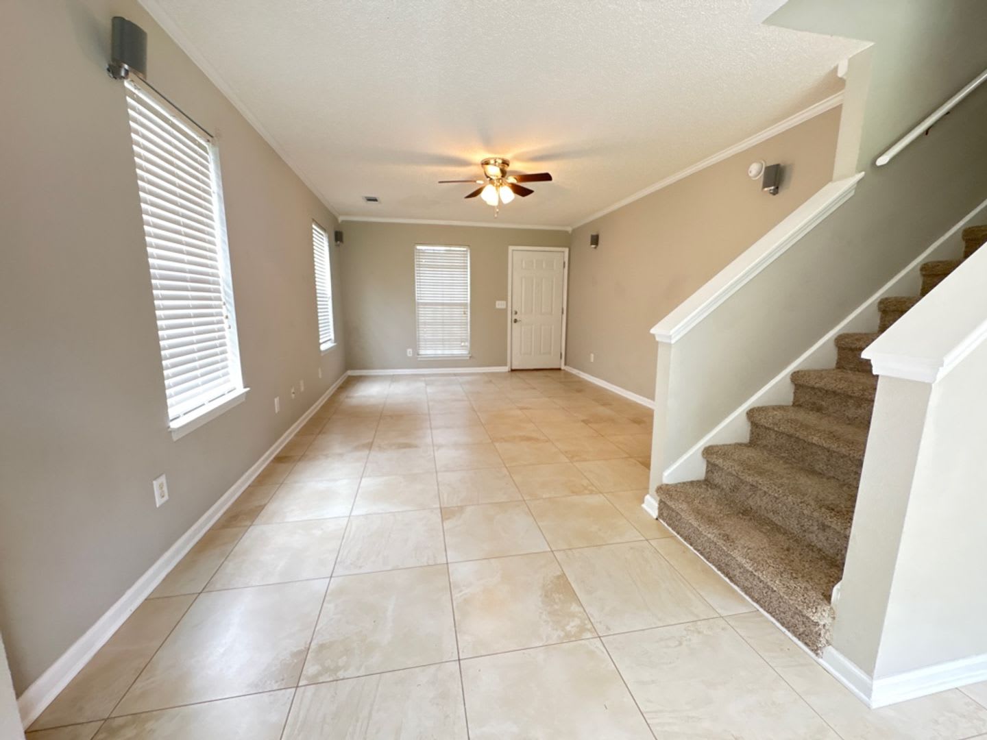 3 bedroom with fenced backyard – photo 5
